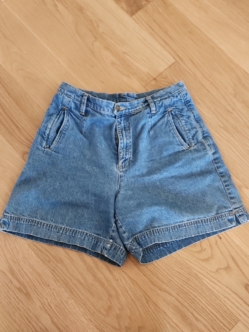 Vintage 90s Liz Claiborne Medium Blue Denim Shorts